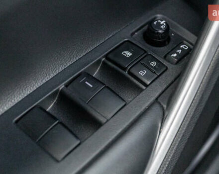 Белый Тойота Corolla Cross, объемом двигателя 2 л и пробегом 31 тыс. км за 35157 $, фото 23 на Automoto.ua