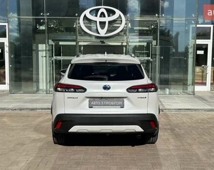 Белый Тойота Corolla Cross, объемом двигателя 2 л и пробегом 17 тыс. км за 36749 $, фото 3 на Automoto.ua