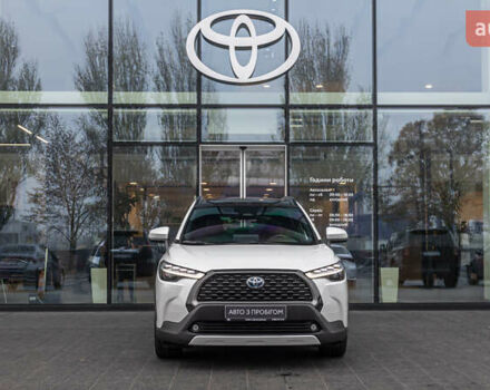 Белый Тойота Corolla Cross, объемом двигателя 2 л и пробегом 31 тыс. км за 35157 $, фото 4 на Automoto.ua