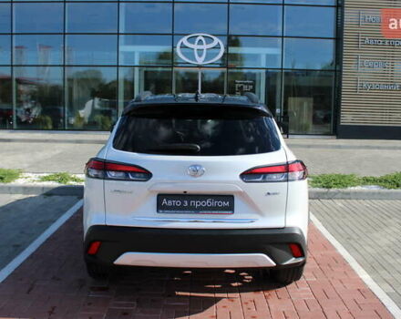 Белый Тойота Corolla Cross, объемом двигателя 2 л и пробегом 1 тыс. км за 38773 $, фото 4 на Automoto.ua