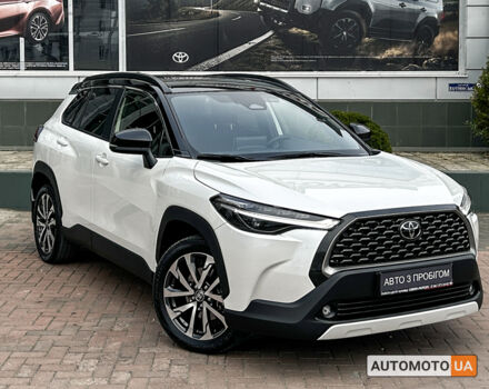 Белый Тойота Corolla Cross, объемом двигателя 2 л и пробегом 6 тыс. км за 35000 $, фото 2 на Automoto.ua