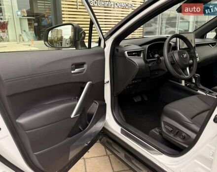 Білий Тойота Corolla Cross, об'ємом двигуна 2 л та пробігом 2 тис. км за 39378 $, фото 15 на Automoto.ua