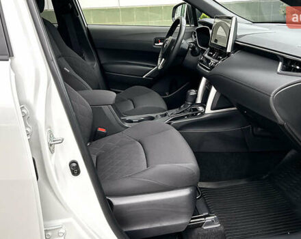 Белый Тойота Corolla Cross, объемом двигателя 1.99 л и пробегом 6 тыс. км за 34991 $, фото 9 на Automoto.ua