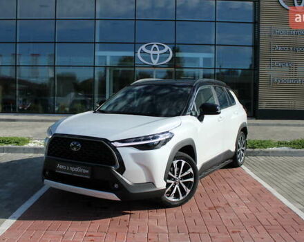 Белый Тойота Corolla Cross, объемом двигателя 2 л и пробегом 1 тыс. км за 38773 $, фото 2 на Automoto.ua