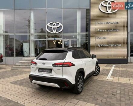 Білий Тойота Corolla Cross, об'ємом двигуна 2 л та пробігом 2 тис. км за 39378 $, фото 8 на Automoto.ua