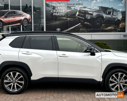 Белый Тойота Corolla Cross, объемом двигателя 2 л и пробегом 6 тыс. км за 35000 $, фото 3 на Automoto.ua