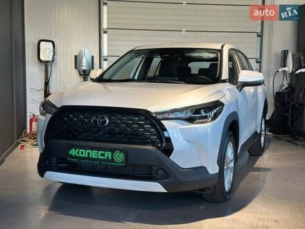 Тойота Corolla Cross 2024 в Киеве на Automoto.ua Белый Тойота Corolla Cross, объемом двигателя 2 л и пробегом 1 тыс. км за 22500 $, фото 1 на Automoto.ua