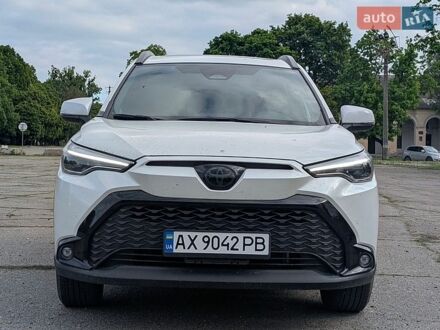 Белый Тойота Corolla Cross, объемом двигателя 1.99 л и пробегом 12 тыс. км за 32500 $, фото 1 на Automoto.ua