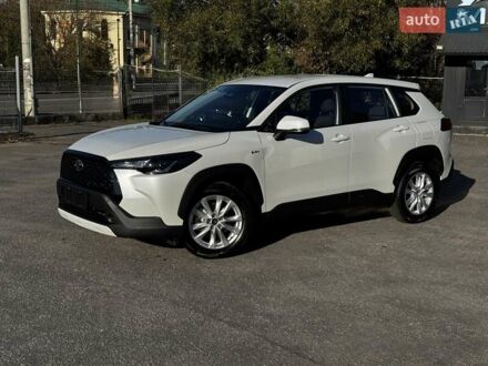 Тойота Corolla Cross 2025 в Виннице на Automoto.ua Белый Тойота Corolla Cross, объемом двигателя 2 л и пробегом 1 тыс. км за 28700 $, фото 1 на Automoto.ua