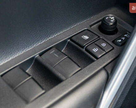 Красный Тойота Corolla Cross, объемом двигателя 2 л и пробегом 1 тыс. км за 38810 $, фото 23 на Automoto.ua