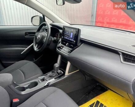 Серый Тойота Corolla Cross, объемом двигателя 2 л и пробегом 4 тыс. км за 24000 $, фото 50 на Automoto.ua