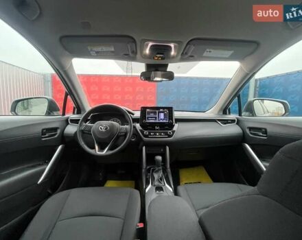 Серый Тойота Corolla Cross, объемом двигателя 2 л и пробегом 4 тыс. км за 24000 $, фото 47 на Automoto.ua