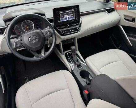 Серый Тойота Corolla Cross, объемом двигателя 2 л и пробегом 73 тыс. км за 22000 $, фото 3 на Automoto.ua