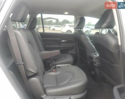 Білий Тойота Grand Highlander, об'ємом двигуна 2.5 л та пробігом 22 тис. км за 44400 $, фото 10 на Automoto.ua