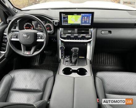 Белый Тойота Land Cruiser 300, объемом двигателя 3.4 л и пробегом 4 тыс. км за 86861 $, фото 10 на Automoto.ua