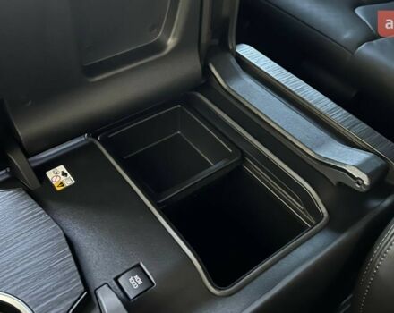 Тойота Land Cruiser 300, об'ємом двигуна 3.3 л та пробігом 0 тис. км за 96344 $, фото 37 на Automoto.ua