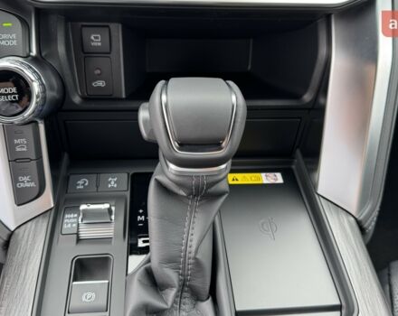 Тойота Land Cruiser 300 2025 у Житомирі на Automoto.ua Тойота Land Cruiser 300, об'ємом двигуна 3.3 л та пробігом 0 тис. км за 96413 $, фото 28 на Automoto.ua
