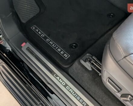 Тойота Land Cruiser 300, объемом двигателя 3.3 л и пробегом 0 тыс. км за 95429 $, фото 2 на Automoto.ua