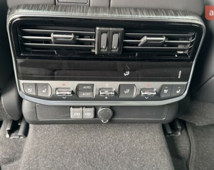 Тойота Land Cruiser 300 2025 у Житомирі на Automoto.ua Тойота Land Cruiser 300, об'ємом двигуна 3.3 л та пробігом 0 тис. км за 96413 $, фото 33 на Automoto.ua