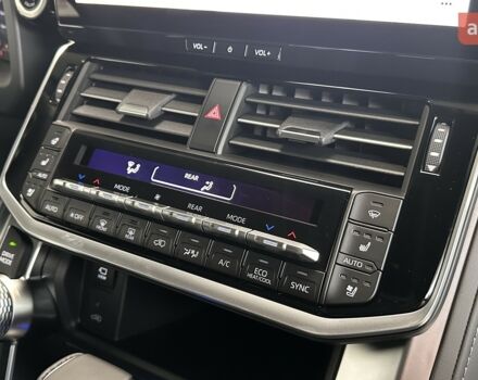 Тойота Land Cruiser 300, объемом двигателя 3.3 л и пробегом 0 тыс. км за 96948 $, фото 18 на Automoto.ua