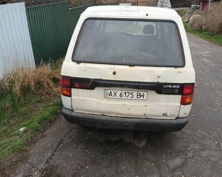 Белый Тойота LiteAce, объемом двигателя 2 л и пробегом 400 тыс. км за 1892 $, фото 1 на Automoto.ua