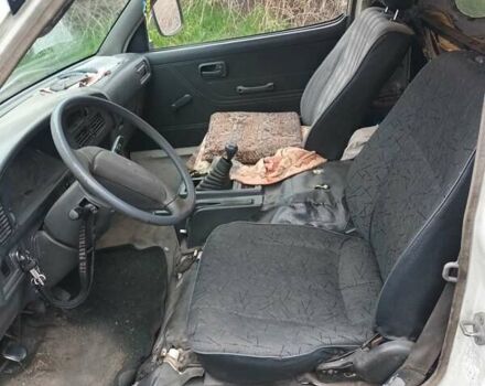 Белый Тойота LiteAce, объемом двигателя 2 л и пробегом 400 тыс. км за 1892 $, фото 4 на Automoto.ua