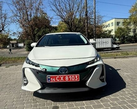 Белый Тойота Prius Prime, объемом двигателя 1.8 л и пробегом 159 тыс. км за 17700 $, фото 7 на Automoto.ua