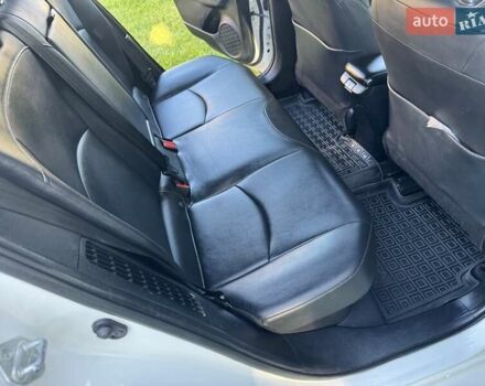 Белый Тойота Prius Prime, объемом двигателя 1.8 л и пробегом 68 тыс. км за 21500 $, фото 18 на Automoto.ua