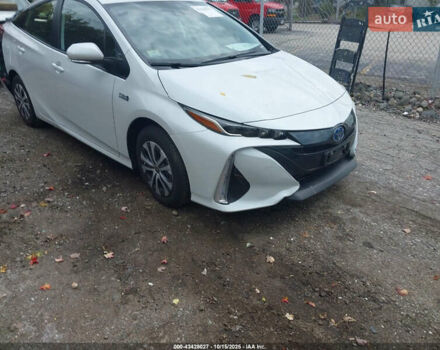 Белый Тойота Prius Prime, объемом двигателя 1.8 л и пробегом 54 тыс. км за 5000 $, фото 1 на Automoto.ua