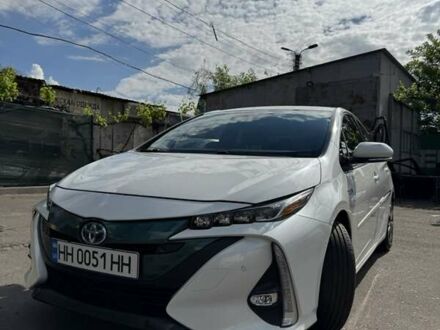 Белый Тойота Prius Prime, объемом двигателя 1.8 л и пробегом 142 тыс. км за 22700 $, фото 1 на Automoto.ua