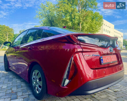 Красный Тойота Prius Prime, объемом двигателя 1.8 л и пробегом 67 тыс. км за 18400 $, фото 6 на Automoto.ua
