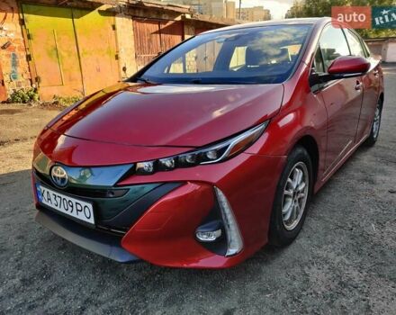 Красный Тойота Prius Prime, объемом двигателя 1.8 л и пробегом 93 тыс. км за 18900 $, фото 1 на Automoto.ua