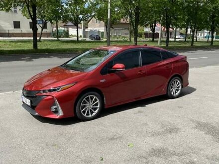 Красный Тойота Prius Prime, объемом двигателя 1.8 л и пробегом 123 тыс. км за 20900 $, фото 1 на Automoto.ua