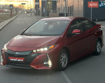 Красный Тойота Prius Prime, объемом двигателя 1.8 л и пробегом 93 тыс. км за 18500 $, фото 1 на Automoto.ua