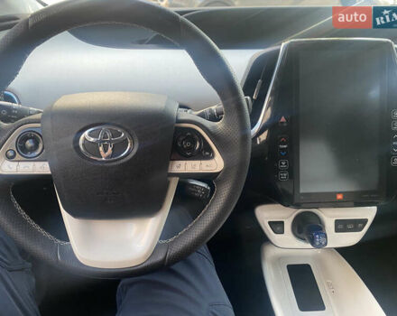 Серый Тойота Prius Prime, объемом двигателя 1.8 л и пробегом 202 тыс. км за 21999 $, фото 7 на Automoto.ua