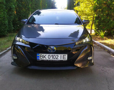 Серый Тойота Prius Prime, объемом двигателя 1.8 л и пробегом 202 тыс. км за 21999 $, фото 2 на Automoto.ua