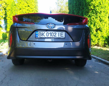 Серый Тойота Prius Prime, объемом двигателя 1.8 л и пробегом 202 тыс. км за 21999 $, фото 4 на Automoto.ua