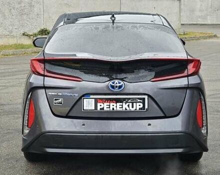 Серый Тойота Prius Prime, объемом двигателя 1.8 л и пробегом 92 тыс. км за 18799 $, фото 4 на Automoto.ua