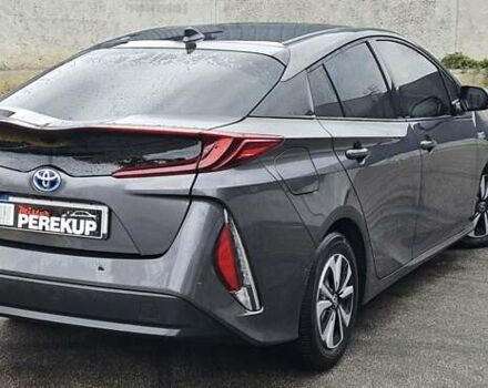 Серый Тойота Prius Prime, объемом двигателя 1.8 л и пробегом 92 тыс. км за 18799 $, фото 3 на Automoto.ua