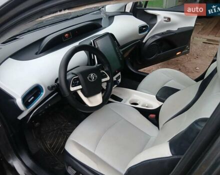 Серый Тойота Prius Prime, объемом двигателя 1.8 л и пробегом 150 тыс. км за 18490 $, фото 17 на Automoto.ua