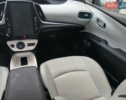 Серый Тойота Prius Prime, объемом двигателя 1.8 л и пробегом 150 тыс. км за 18490 $, фото 7 на Automoto.ua