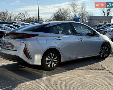 Серый Тойота Prius Prime, объемом двигателя 1.8 л и пробегом 104 тыс. км за 18000 $, фото 3 на Automoto.ua