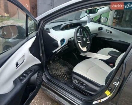 Серый Тойота Prius Prime, объемом двигателя 1.8 л и пробегом 150 тыс. км за 18490 $, фото 13 на Automoto.ua