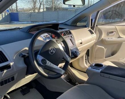 Білий Тойота Prius v, об'ємом двигуна 1.8 л та пробігом 212 тис. км за 15000 $, фото 5 на Automoto.ua