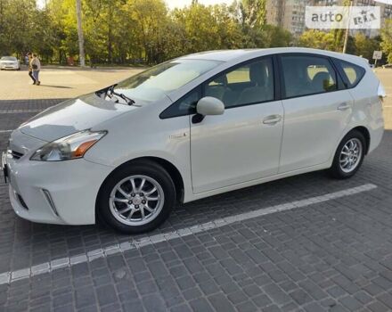 Белый Тойота Prius v, объемом двигателя 1.8 л и пробегом 192 тыс. км за 12250 $, фото 14 на Automoto.ua