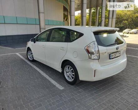 Белый Тойота Prius v, объемом двигателя 1.8 л и пробегом 192 тыс. км за 12250 $, фото 11 на Automoto.ua