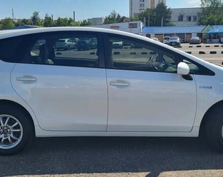Белый Тойота Prius v, объемом двигателя 1.8 л и пробегом 230 тыс. км за 13500 $, фото 7 на Automoto.ua