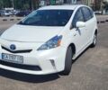 Белый Тойота Prius v, объемом двигателя 1.8 л и пробегом 230 тыс. км за 12000 $, фото 1 на Automoto.ua