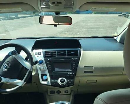 Белый Тойота Prius v, объемом двигателя 1.8 л и пробегом 230 тыс. км за 13500 $, фото 18 на Automoto.ua