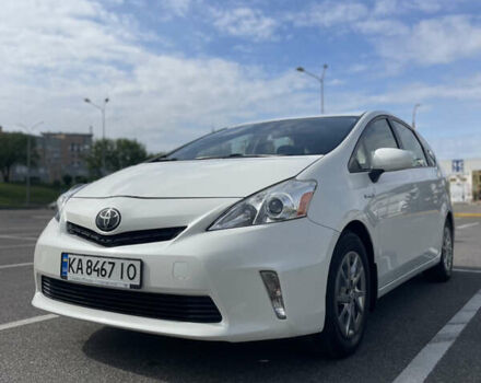 Белый Тойота Prius v, объемом двигателя 1.8 л и пробегом 253 тыс. км за 14400 $, фото 3 на Automoto.ua